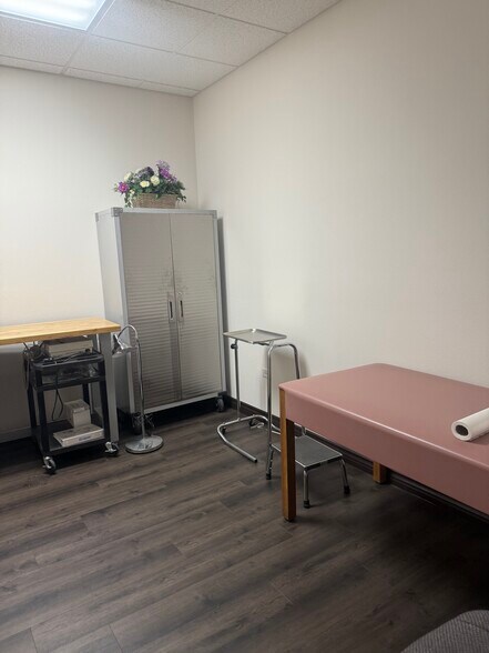 More Photos Of 4974 S Rainbow Blvd, Las Vegas Office For Sale