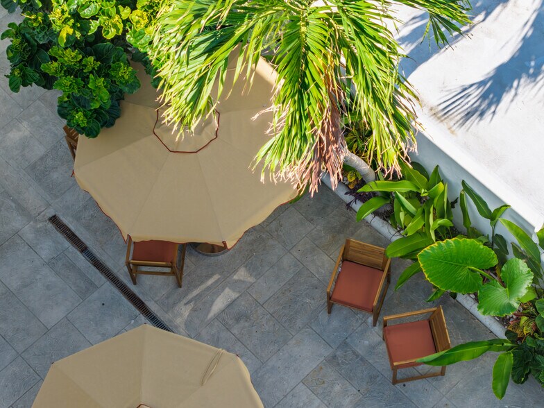 More Photos Of 327 Harding St, Hollywood Hotel For Sale