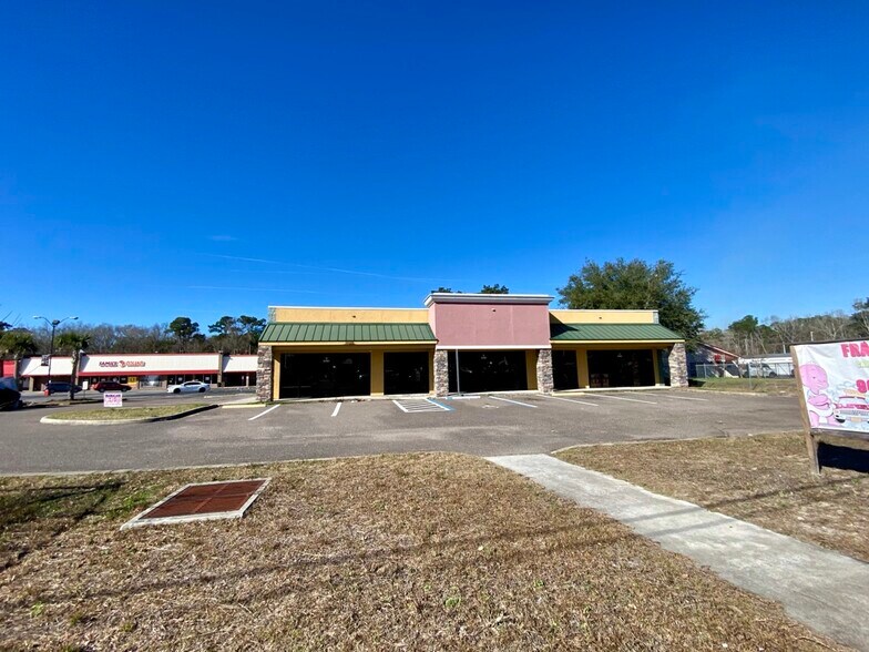 More Photos Of 10690-10696 Lem Turner Rd, Jacksonville Unknown For Lease