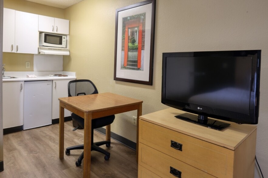 More Photos Of 150 Valley Wood Dr, Spring Hotel For Sale