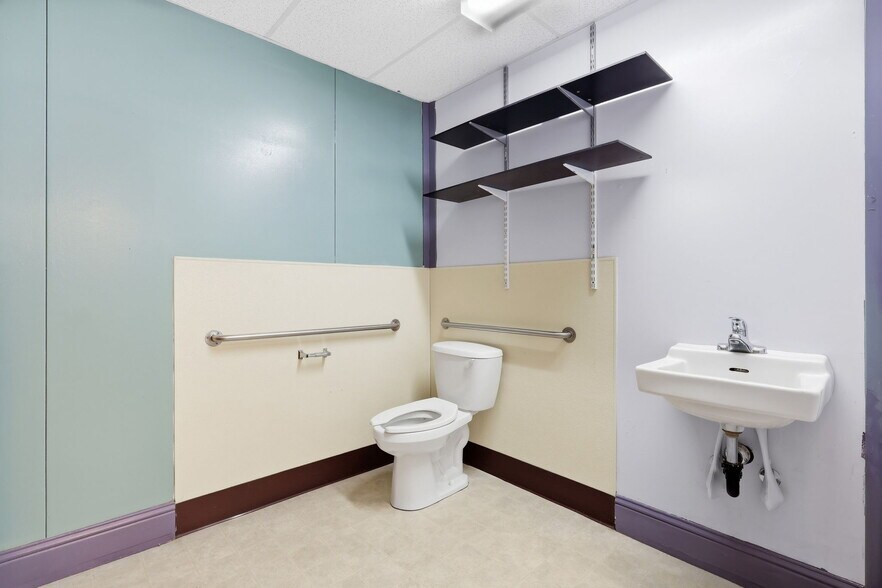More Photos Of 1671 US Highway 395 N, Minden Office For Sale