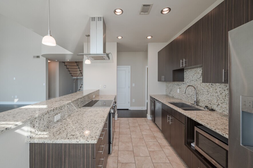 More Photos Of 5927 Almeda Rd, Houston Apartments For Lease