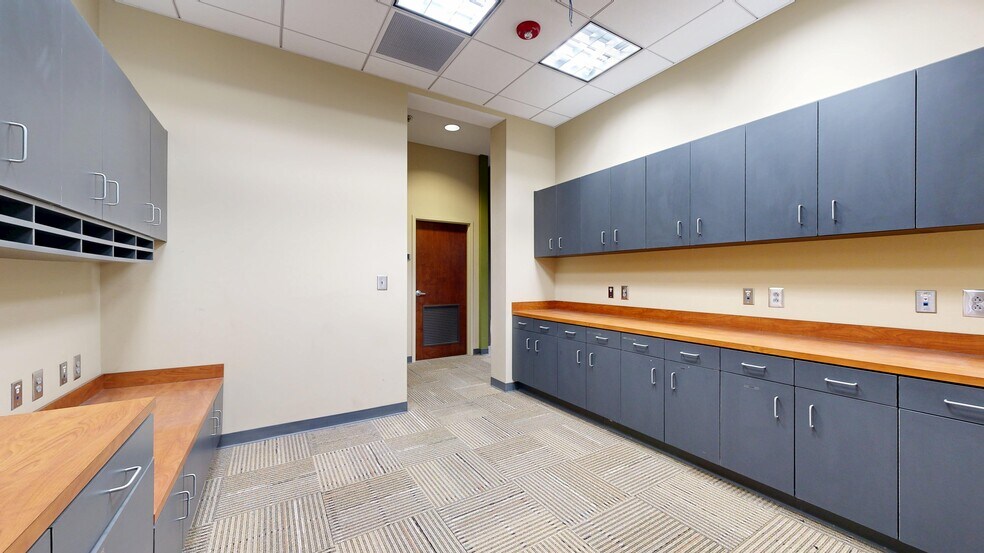 More Photos Of 33 W 11th St, Columbus Office For Lease