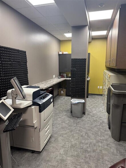 More Photos Of 117 Perspective Dr, Granger Office For Lease