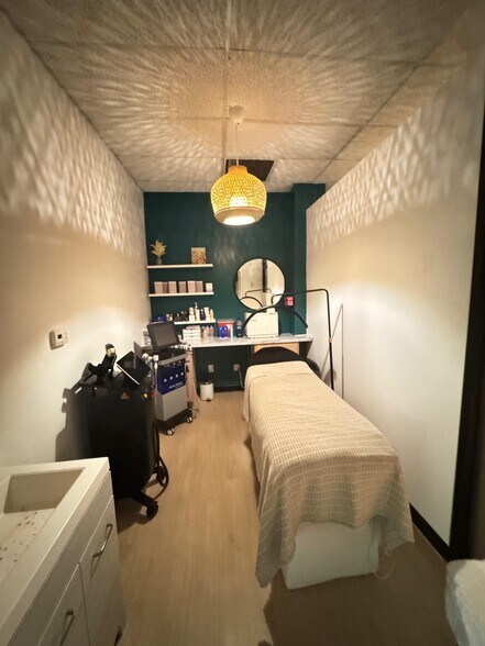 More Photos Of 405 Sagamore Pky S, Lafayette Storefront Retail Office For Lease