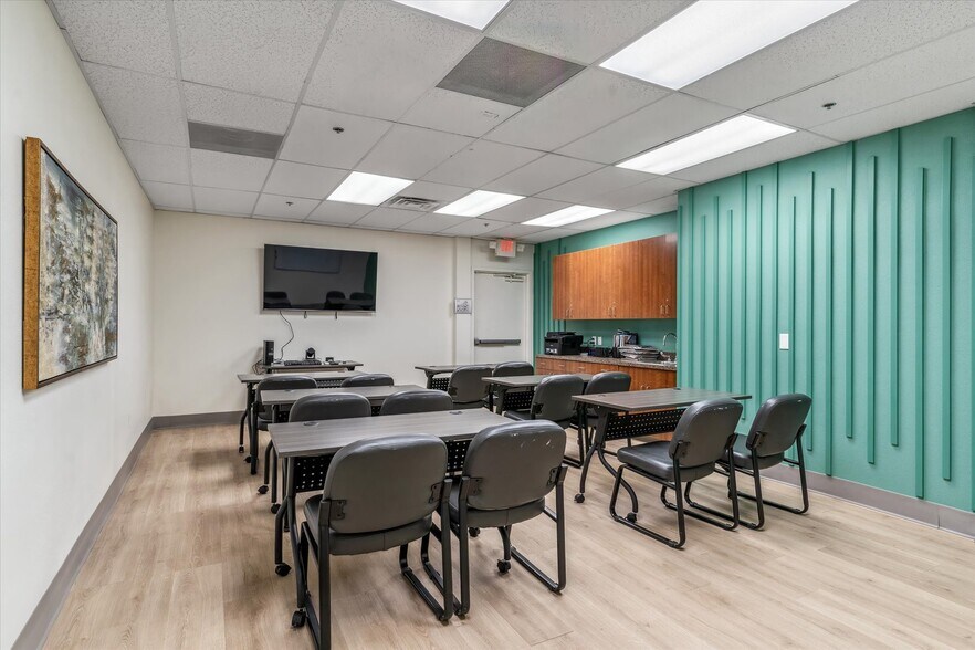 More Photos Of 4220 N 20th Ave, Phoenix Medical For Lease