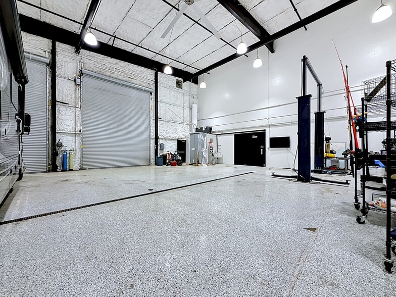 More Photos Of 4677 118th Ave N, Clearwater Manufacturing For Sale