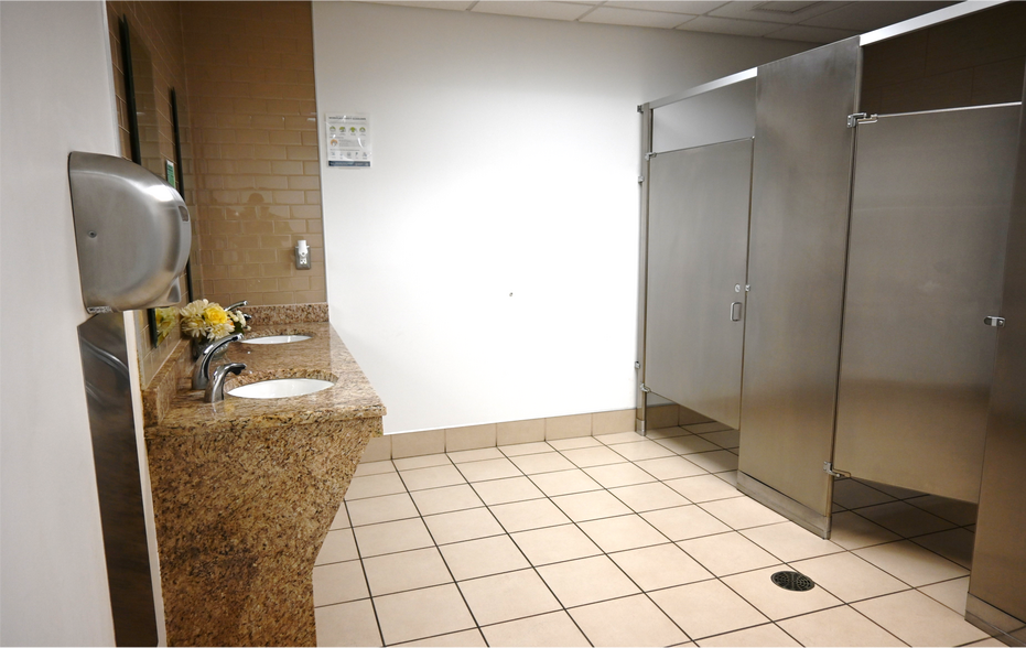 More Photos Of 40700 Woodward Ave, Bloomfield Hills Office For Sale