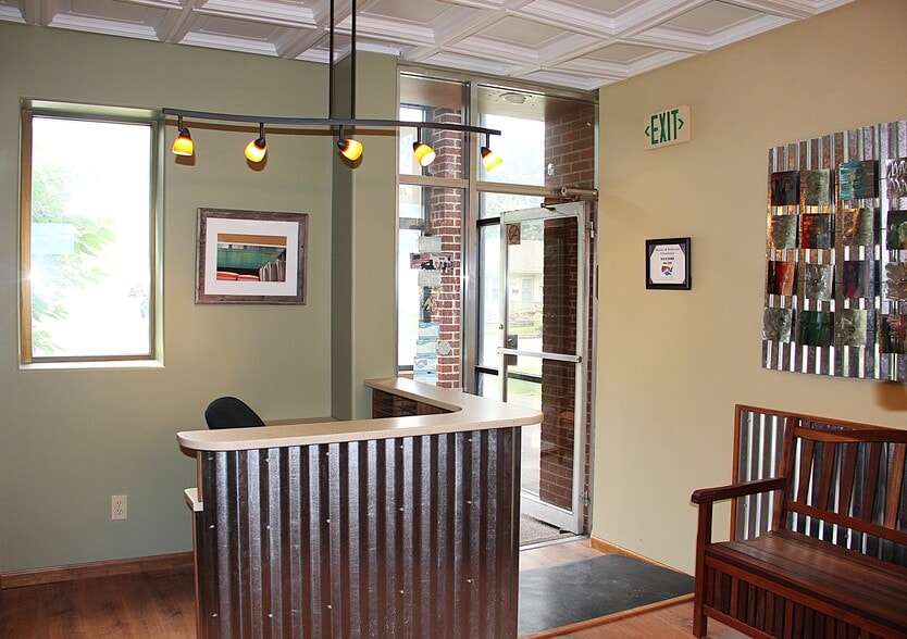 More Photos Of 1030 W 8th St, Junction City Office For Sale