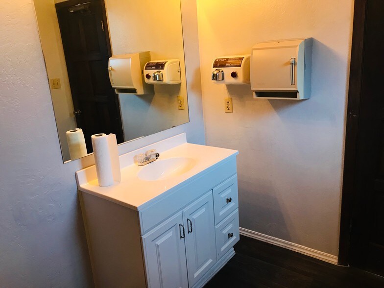 More Photos Of 3335 N 16th St, Phoenix Loft Creative Space For Lease