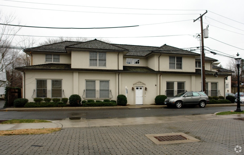 More Photos Of 49-63 John St, Southport Office Residential For Lease