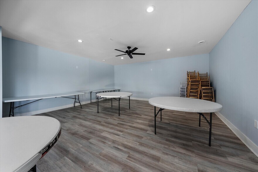 More Photos Of 7518 W Fond Du Lac Ave, Milwaukee Freestanding For Sale