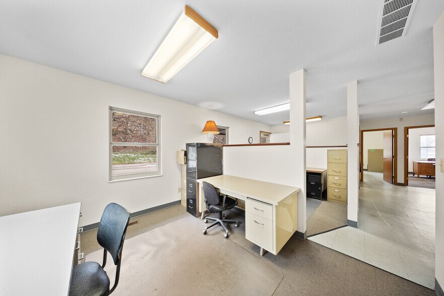 More Photos Of 100 Armco Rd, Ashland Manufacturing For Lease