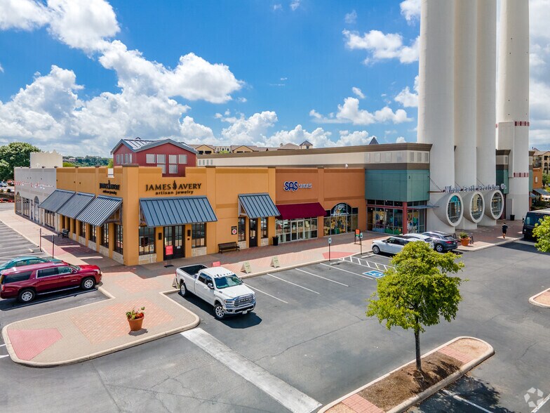 More Photos Of 255-1 E Basse Rd, San Antonio Unknown For Lease