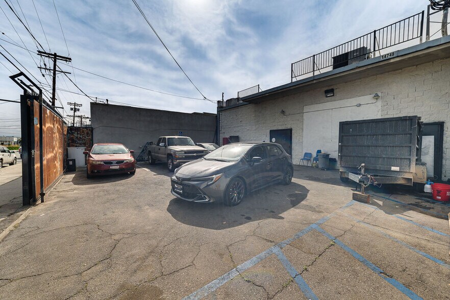 More Photos Of 14748 Keswick St, Van Nuys Warehouse For Sale