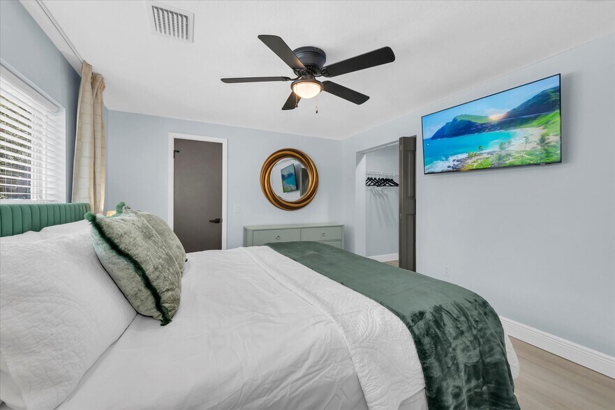 More Photos Of 4000 46th St N, Saint Petersburg Hospitality For Sale