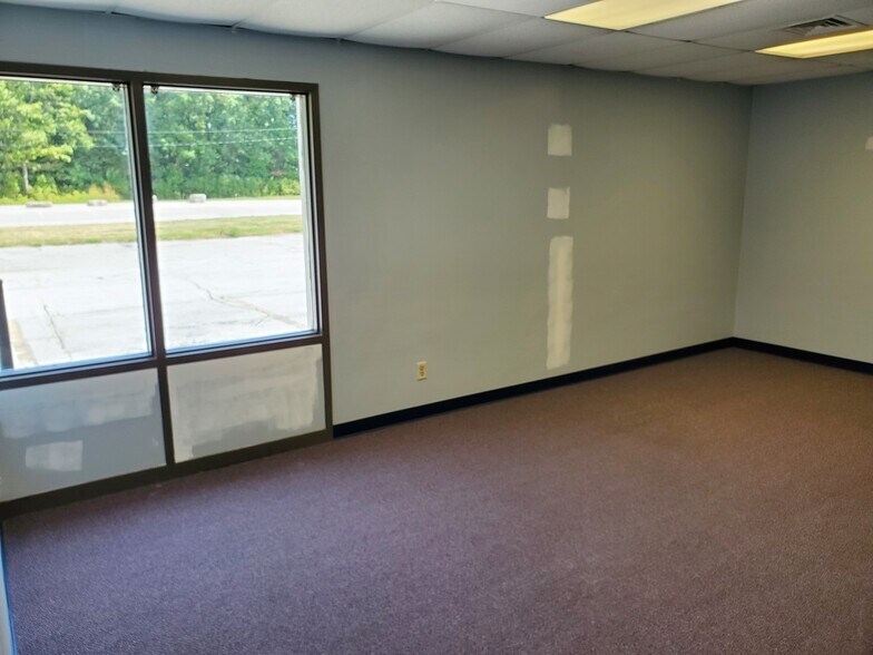 More Photos Of 426 W Ludwig Rd, Fort Wayne Storefront Retail Office For Lease