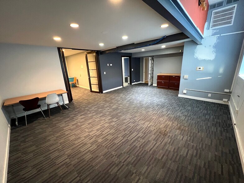 More Photos Of 1250 W Augusta Blvd, Chicago Showroom For Lease