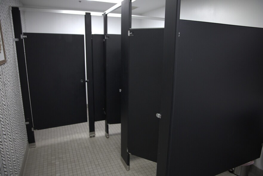 More Photos Of 2800 N Water St, Decatur General Retail For Sale