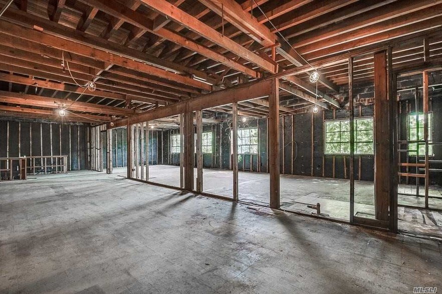 More Photos Of 147 S Wellwood Ave, Lindenhurst Restaurant For Lease