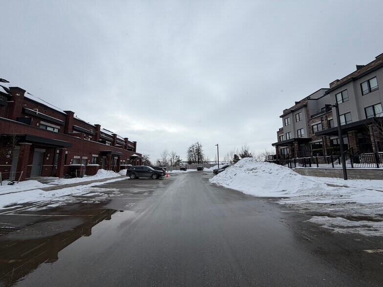 More Photos Of 200 Dissette St, Bradford West Gwillimbury Apartments For Lease