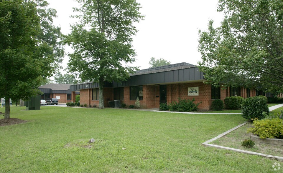 More Photos Of 11835 Canon Blvd, Newport News Office For Lease