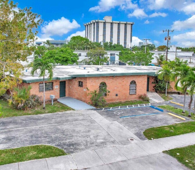 More Photos Of 1745-1747 NE 124th St, North Miami Office For Sale