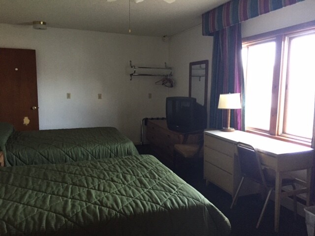 More Photos Of 100 Silver St, Hurley Hotel For Sale