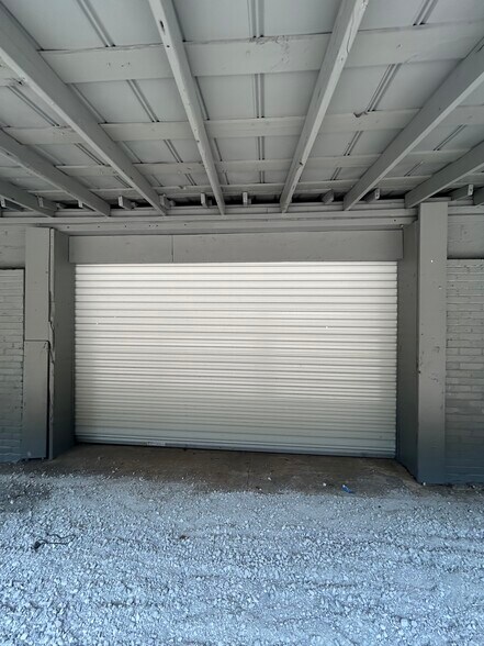 More Photos Of 453 Schmitt Rd, Rossville Warehouse For Lease