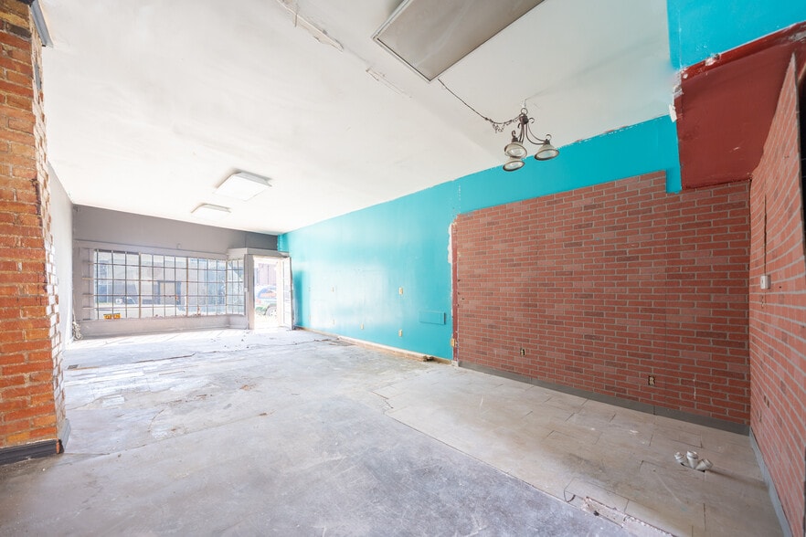 More Photos Of 4245-4247 Troost Ave, Kansas City Storefront Retail Residential For Lease