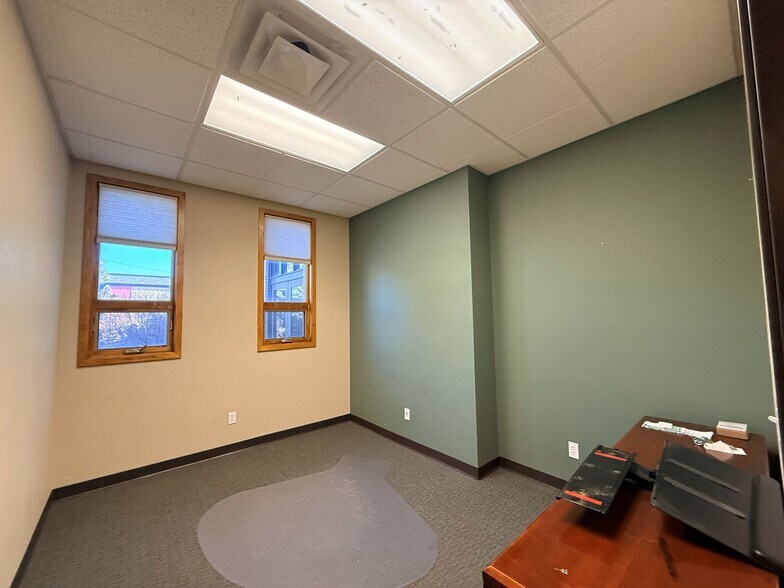 More Photos Of 7375 Samuel Dr, Denver Specialty For Sale