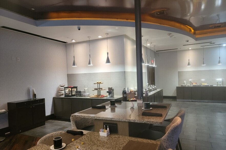 More Photos Of 1015 Elm St, Dallas Hotel For Sale