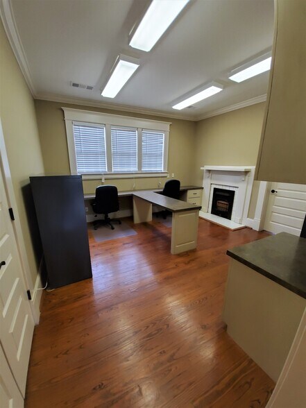 More Photos Of 235 S Glynn St, Fayetteville Office For Lease