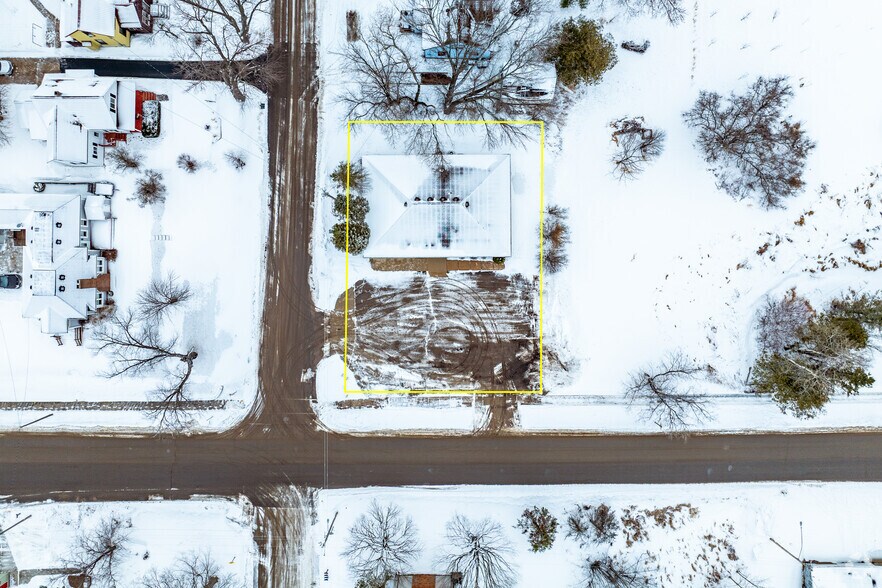 More Photos Of 200-202 S Cherry St, Wittenberg Medical For Sale