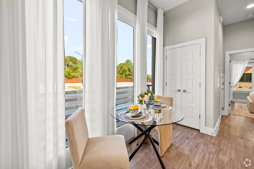 More Photos Of 123 Merritt St, Fort Worth Apartments For Sale