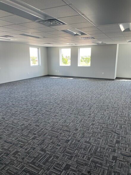 More Photos Of 2764-2808 W 14000 S, Bluffdale Showroom For Lease
