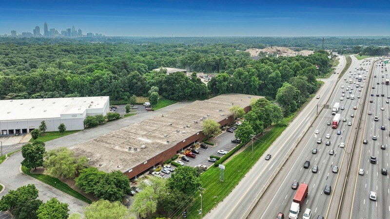 More Photos Of 2233 Interstate North Dr, Charlotte Warehouse For Lease