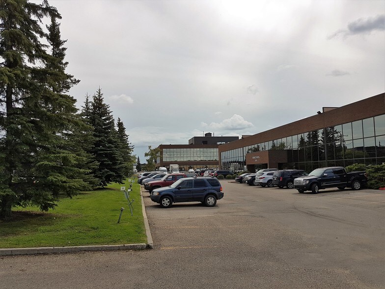 More Photos Of 2915 21st St NE, Calgary Warehouse For Lease