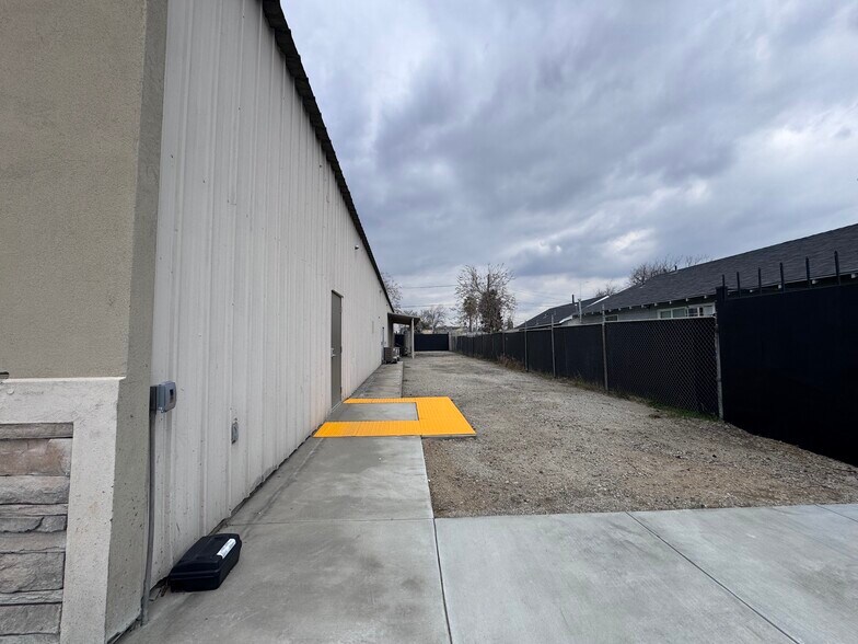 More Photos Of 814 Jackson St, Bakersfield Warehouse For Lease