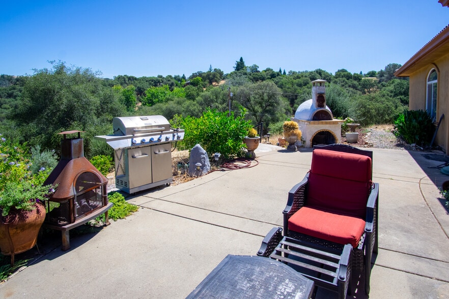 More Photos Of 7071 Ridge Road, Newcastle Winery Vineyard For Sale