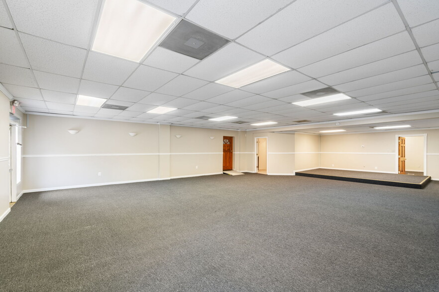 More Photos Of 4926 Marlboro Pike, Capitol Heights General Retail For Lease