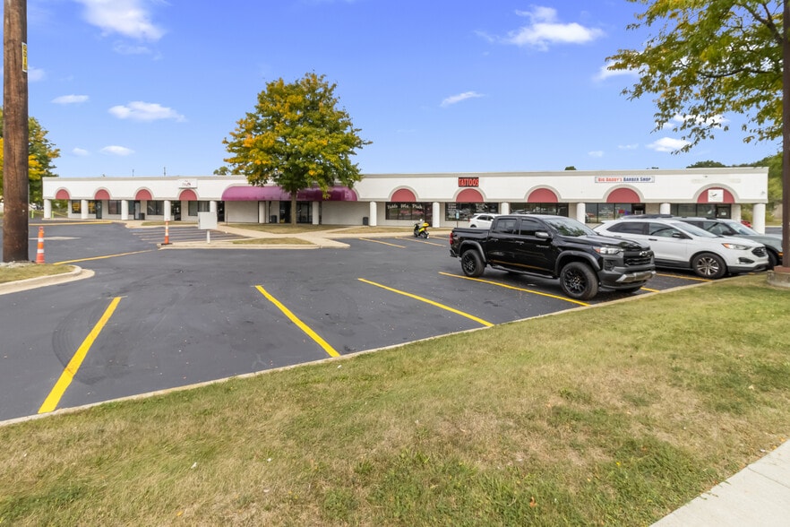 More Photos Of 3725 S Saginaw St, Flint Storefront For Sale