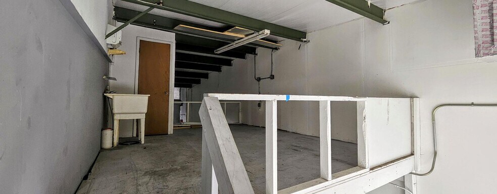 More Photos Of 1133 Industrial Blvd, Naples Manufacturing For Lease