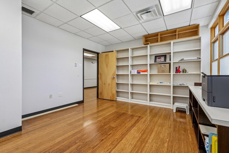 More Photos Of 92 Union Ave, Cresskill Office For Sale