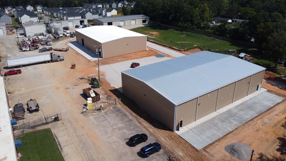 More Photos Of 700 E Fairfield Rd, Greenville Warehouse For Lease