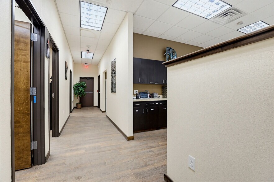 More Photos Of 11550 N North Loop Rd, San Antonio Warehouse For Sale