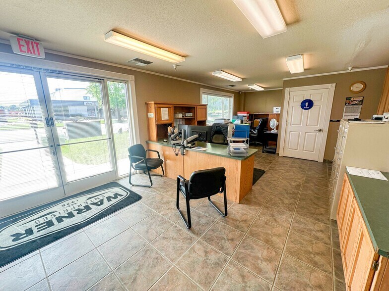 More Photos Of 1577 Beltline Rd, Redding Warehouse For Lease