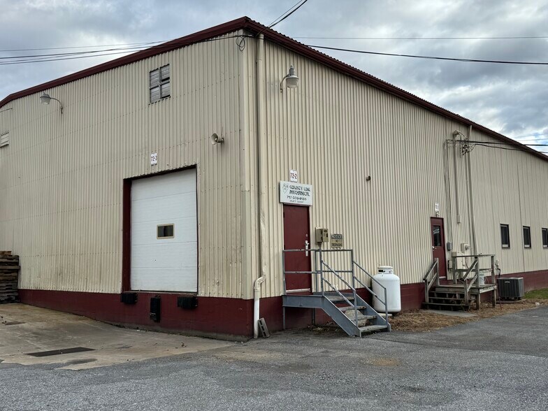 More Photos Of 72 W Main St, Reinholds Light Distribution For Lease