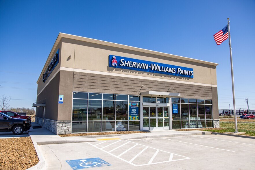 More Photos Of 211 Simon Sager Ave, Siloam Springs Freestanding For Sale