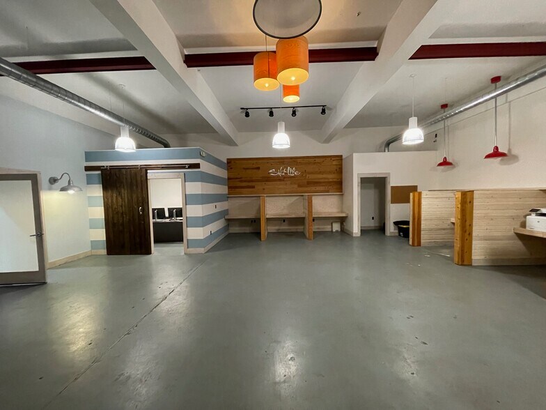 More Photos Of 240 3rd St S, Jacksonville Beach Storefront Retail Office For Lease